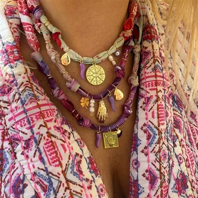 Colar com pingente Boho multi-charme