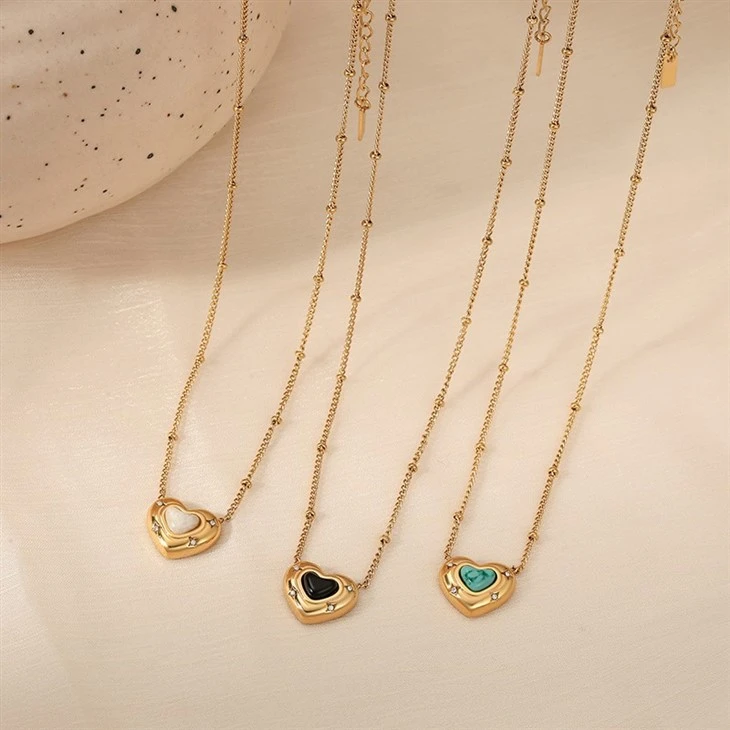 Vintage Heart Pendant Necklaces factory